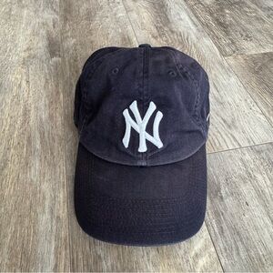 Nike New York Yankees Navy Blue Cap with White NY Logo